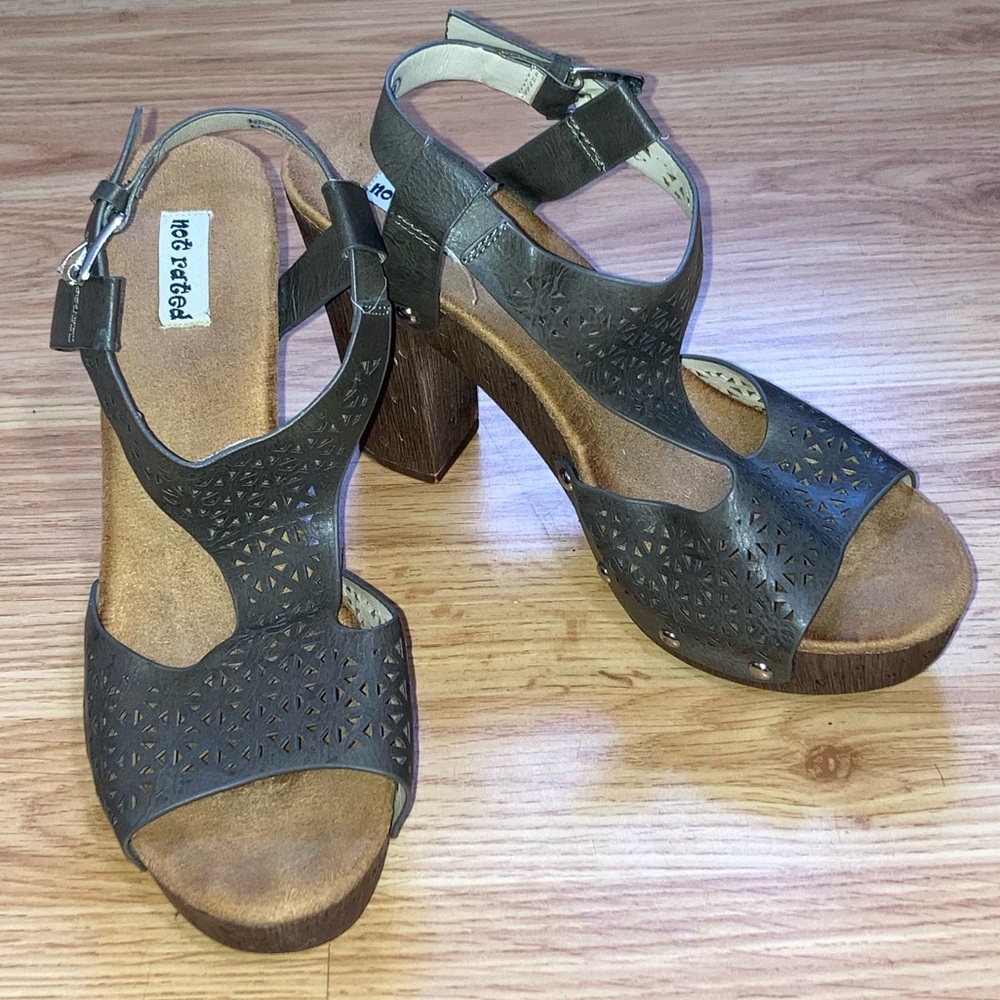 Laser Cut Faux Leather Platform Wood Style Sandal Heels by Not Rated sz 9